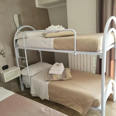 彩虹甜蜜旅馆 4*