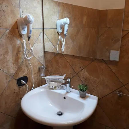 彩虹甜蜜旅馆 4* 瓦尔蒙托内